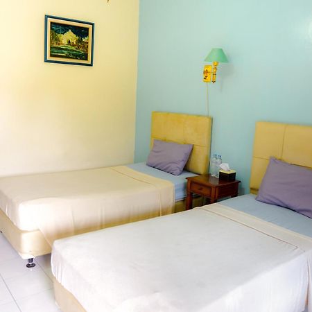 Hotel Tulips Jogjakarta Buitenkant foto