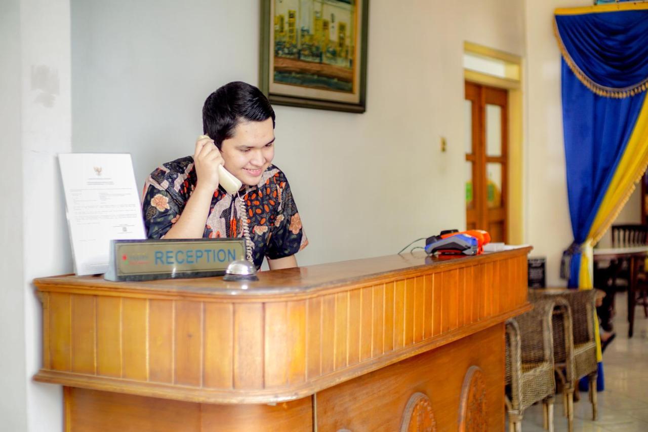 Hotel Tulips Jogjakarta Buitenkant foto