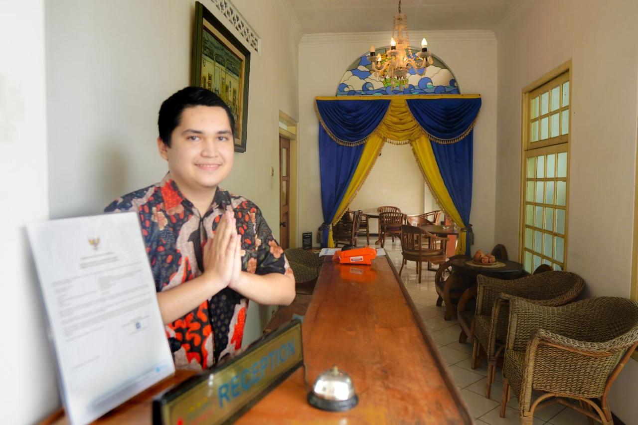 Hotel Tulips Jogjakarta Buitenkant foto