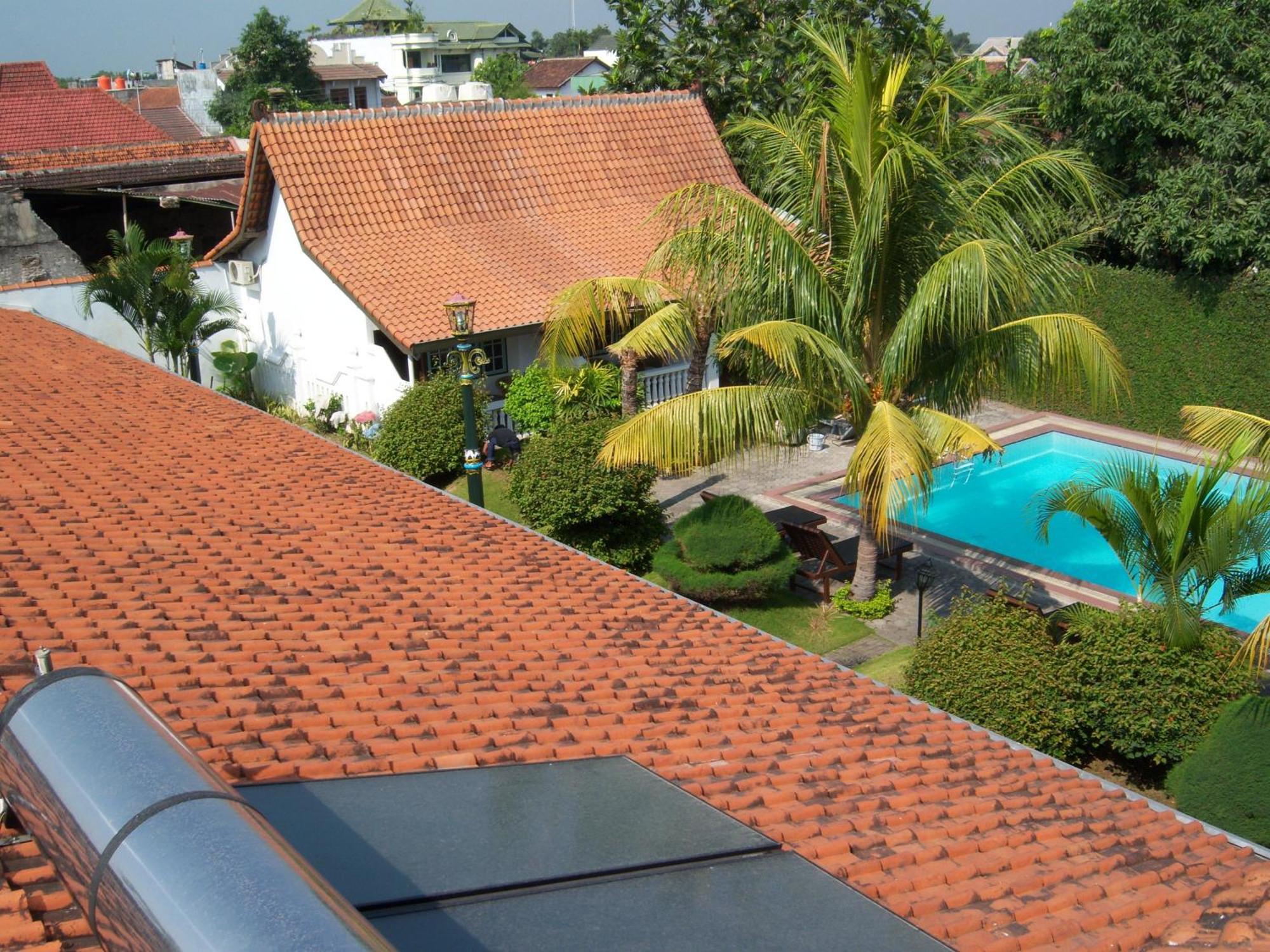 Hotel Tulips Jogjakarta Buitenkant foto