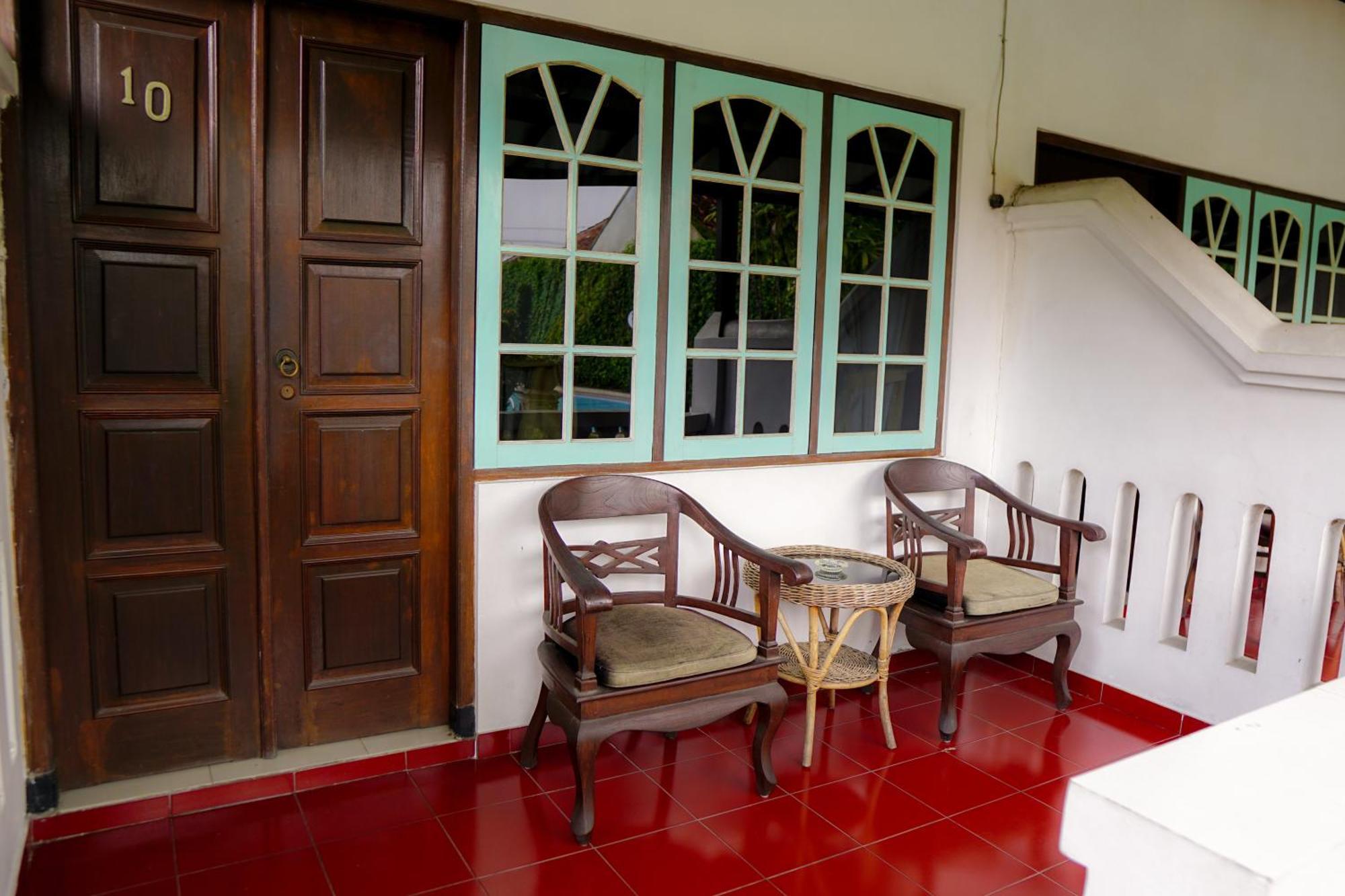 Hotel Tulips Jogjakarta Buitenkant foto