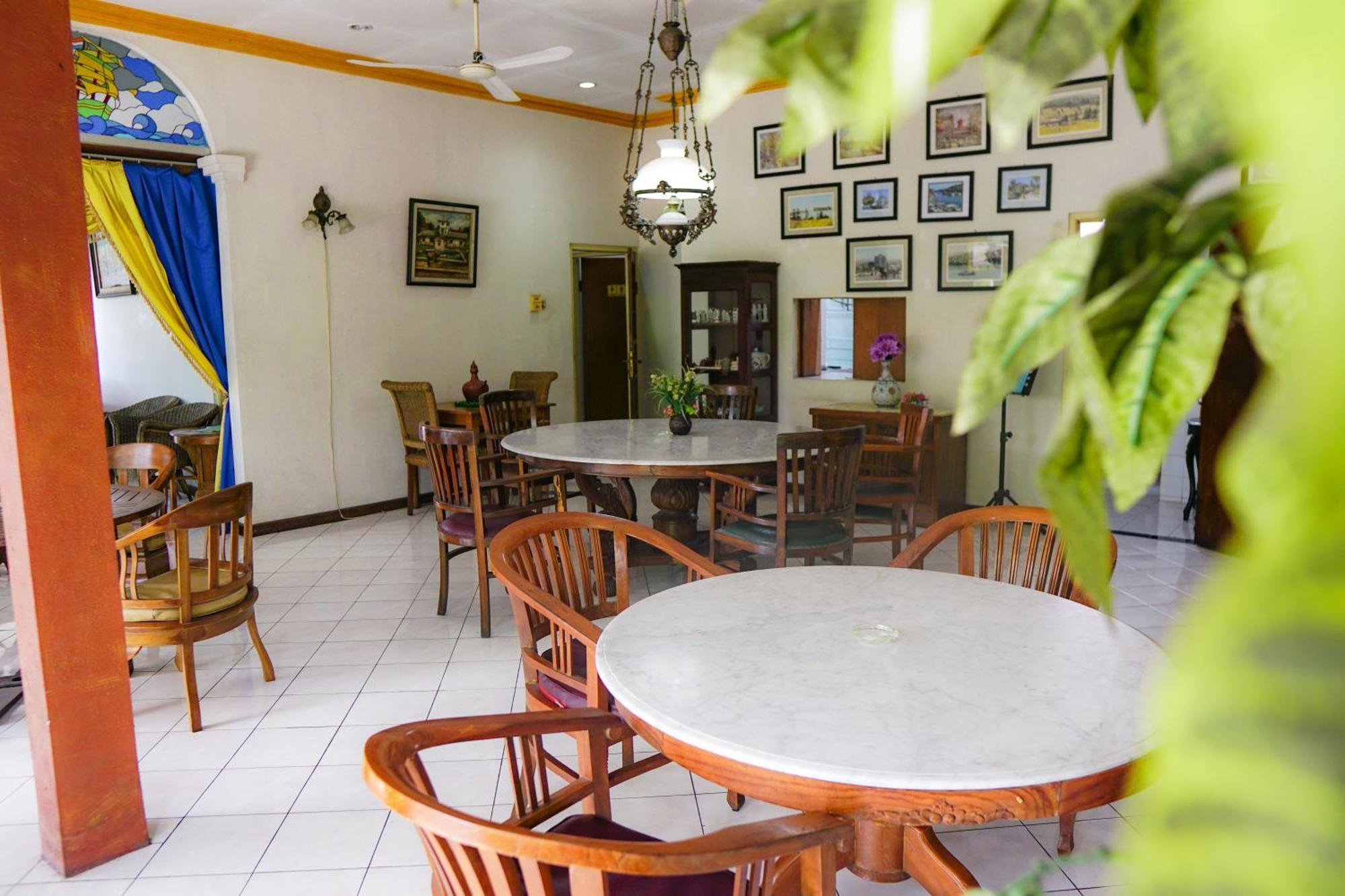 Hotel Tulips Jogjakarta Buitenkant foto