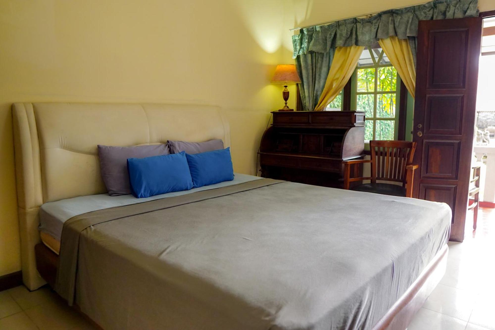 Hotel Tulips Jogjakarta Buitenkant foto